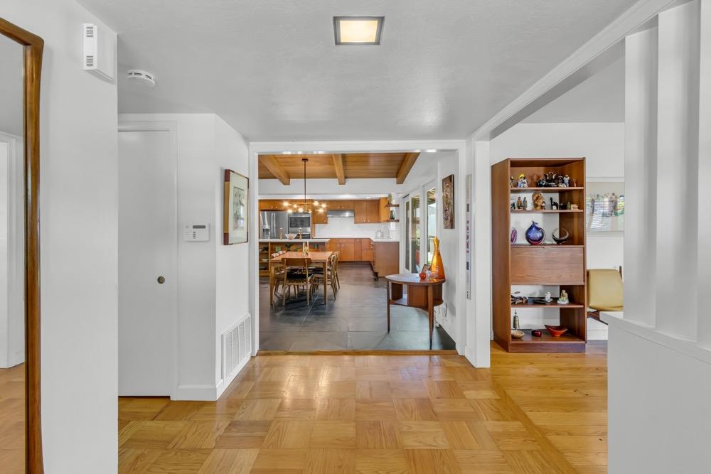 Detail Gallery Image 6 of 94 For 3250 Bonita Dr, Sacramento,  CA 95821 - 3 Beds | 3 Baths