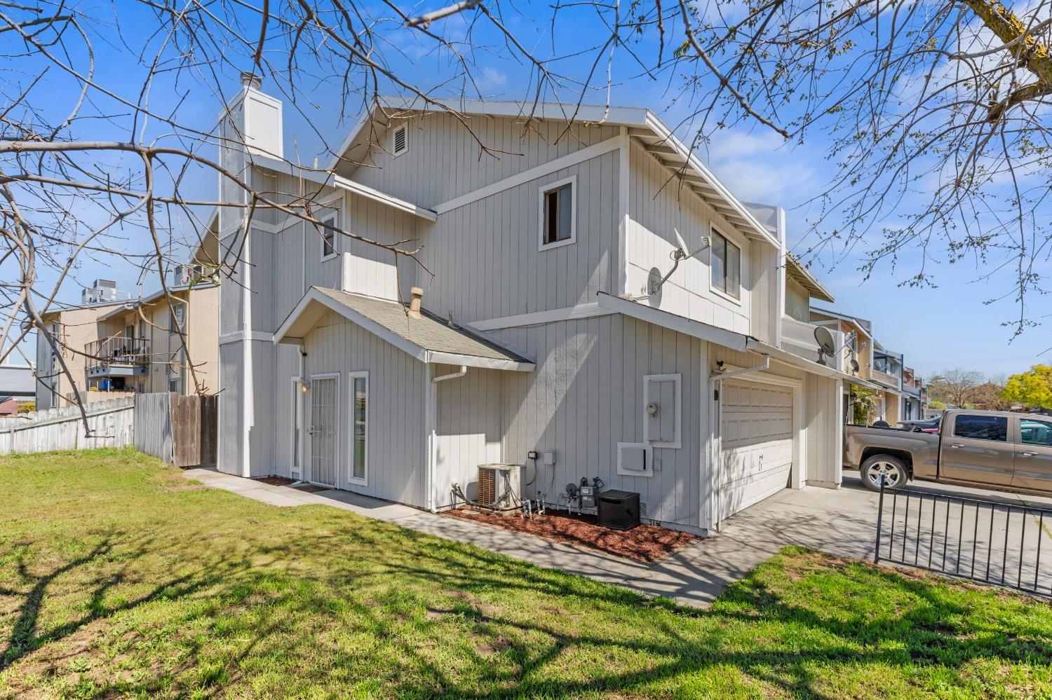 Detail Gallery Image 2 of 36 For 530 N Lincoln Ave, Manteca,  CA 95336 - 3 Beds | 2/1 Baths