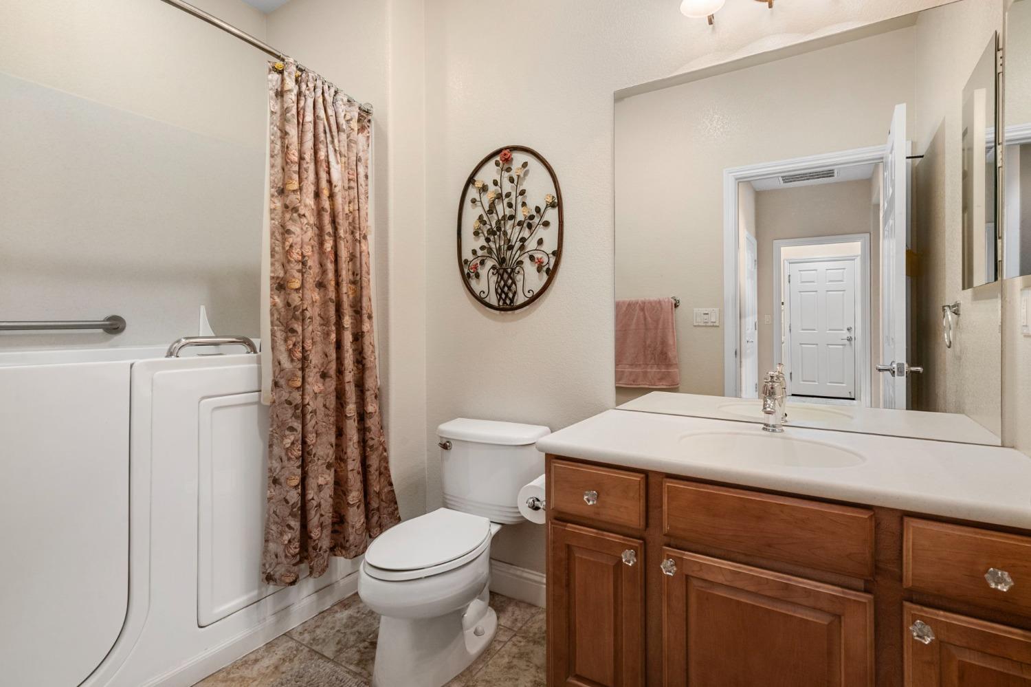 Detail Gallery Image 31 of 67 For 2337 Ashbrooke Ln, Manteca,  CA 95336 - 3 Beds | 2 Baths