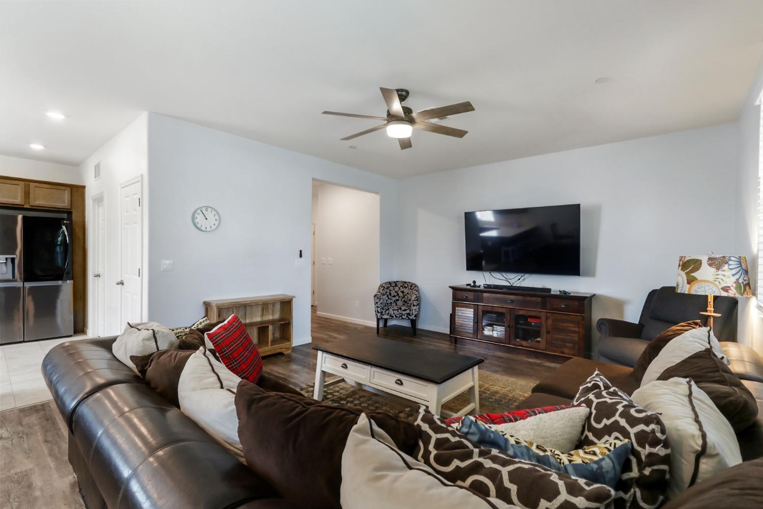 Detail Gallery Image 5 of 40 For 667 Crow Creek Dr, Galt,  CA 95632 - 4 Beds | 2 Baths