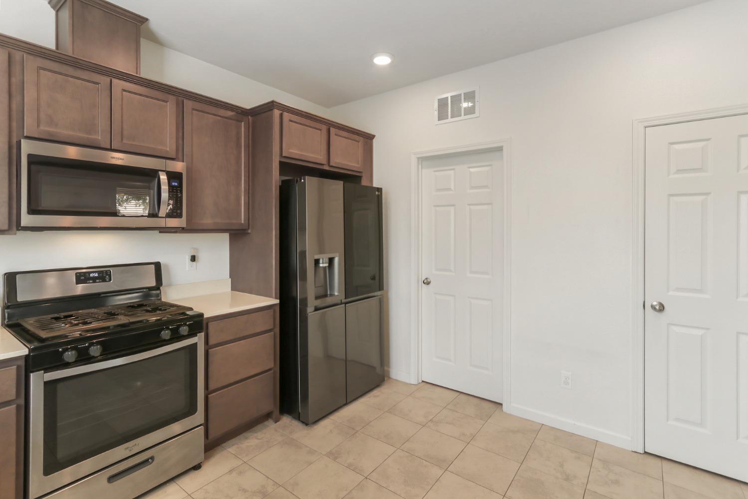 Detail Gallery Image 12 of 40 For 667 Crow Creek Dr, Galt,  CA 95632 - 4 Beds | 2 Baths