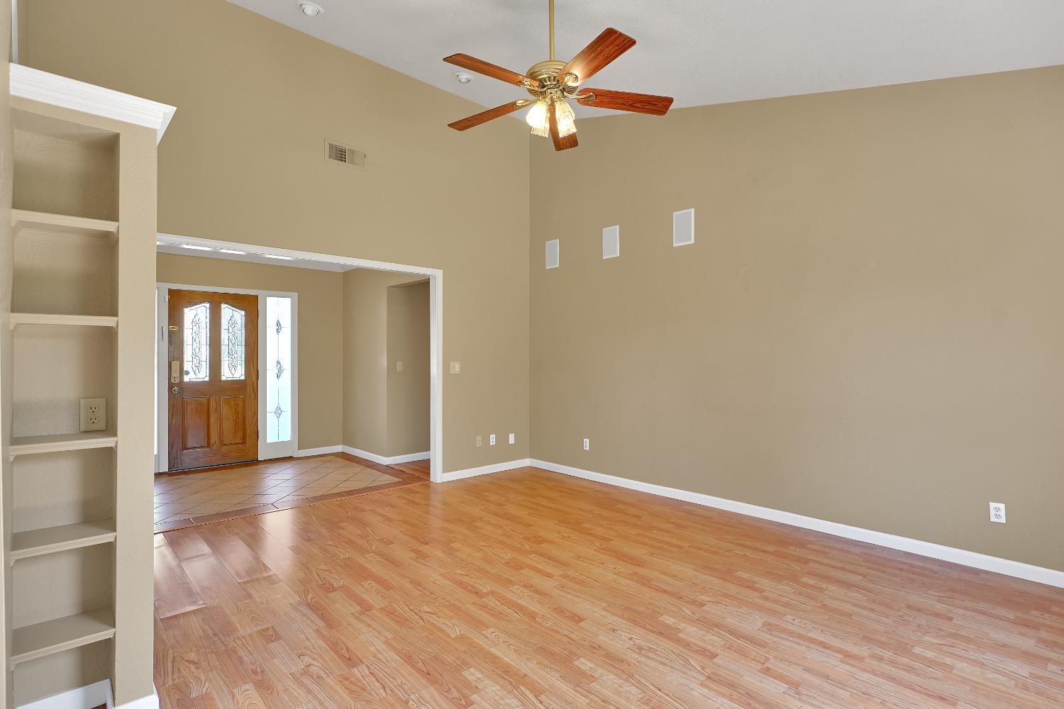 Detail Gallery Image 15 of 71 For 722 Mariner  Loop, Yuba City,  CA 95991 - 4 Beds | 2/1 Baths