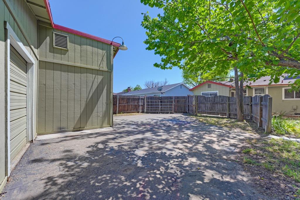 Whitney Avenue, Carmichael, California image 47