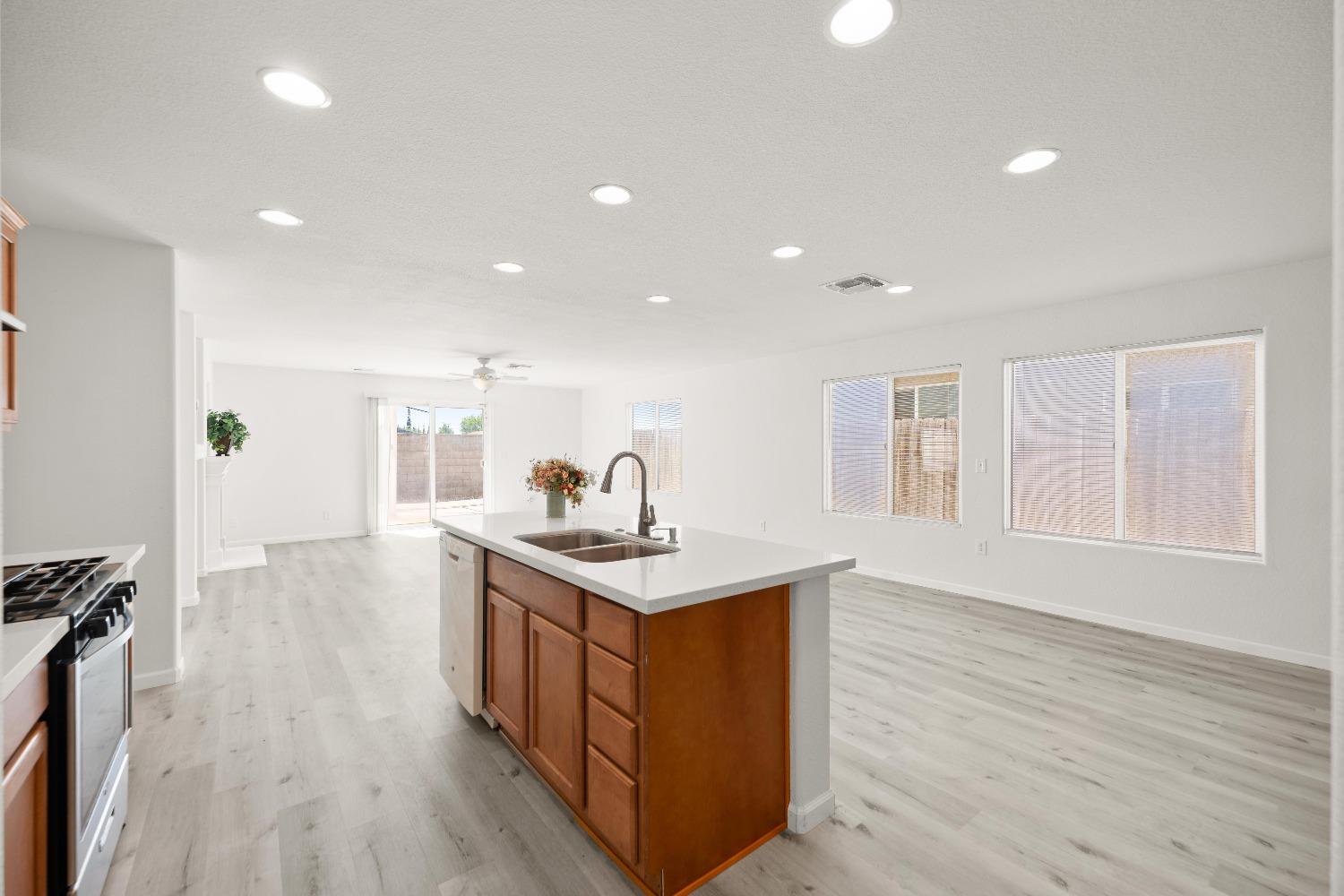 Detail Gallery Image 29 of 70 For 1530 Maryclair Dr, Olivehurst,  CA 95961 - 4 Beds | 2/1 Baths