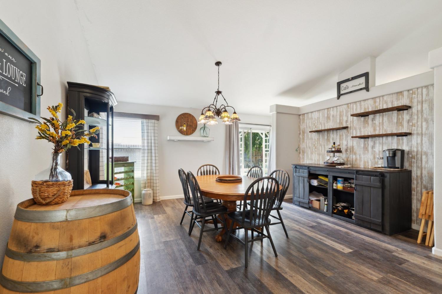 Detail Gallery Image 8 of 18 For 2932 Saginaw Ave, Clovis,  CA 93611 - 4 Beds | 2 Baths
