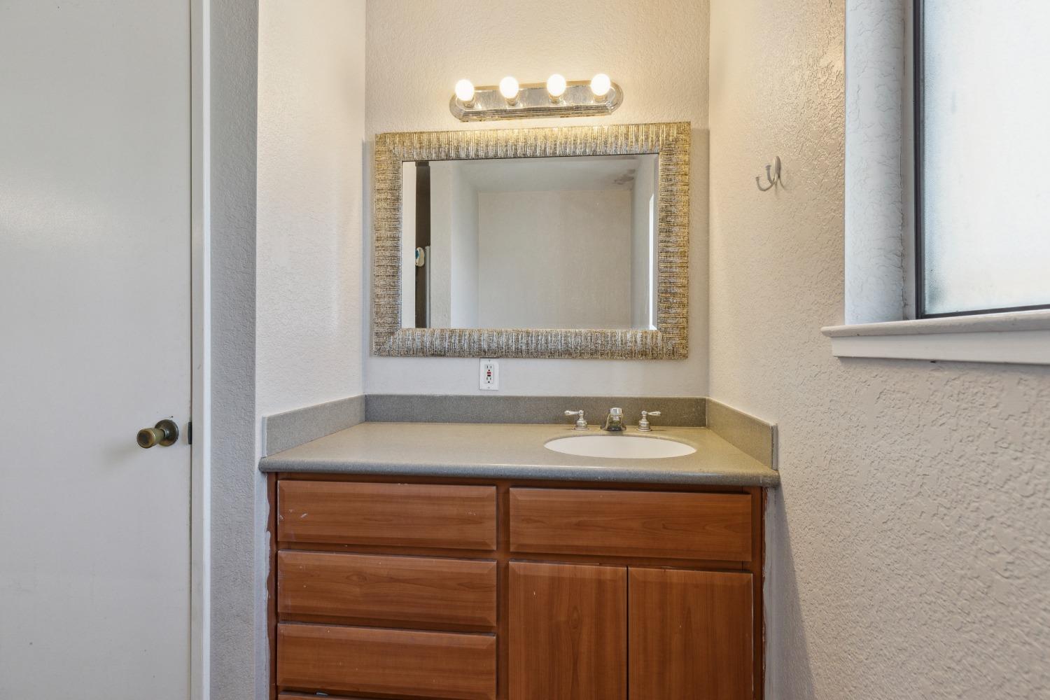 Detail Gallery Image 25 of 36 For 530 N Lincoln Ave, Manteca,  CA 95336 - 3 Beds | 2/1 Baths