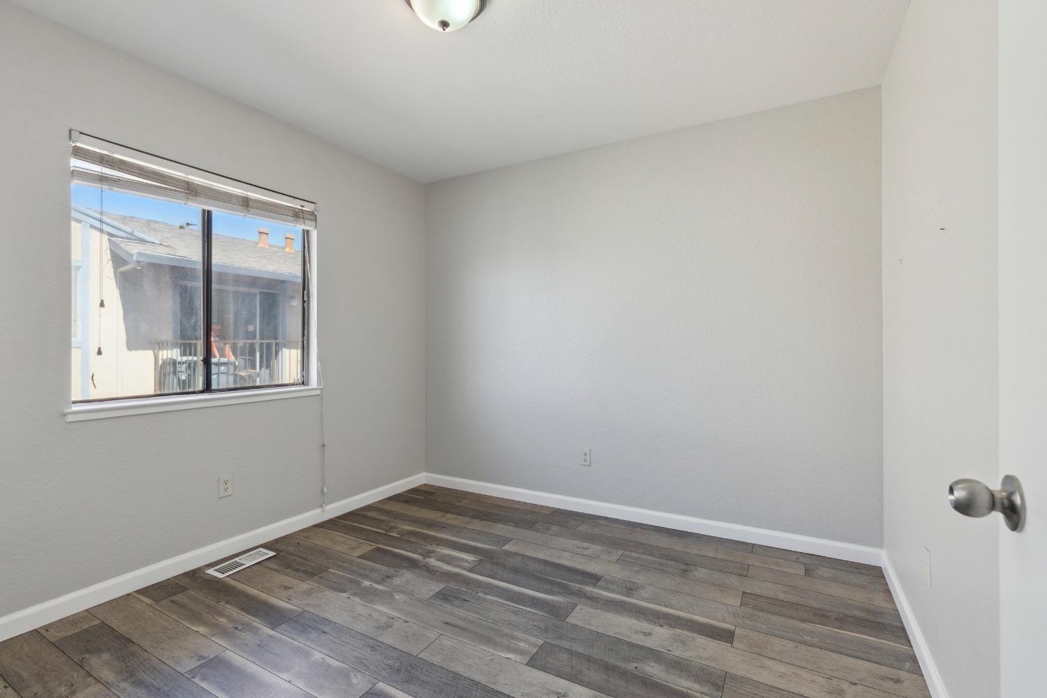 Detail Gallery Image 19 of 36 For 530 N Lincoln Ave, Manteca,  CA 95336 - 3 Beds | 2/1 Baths