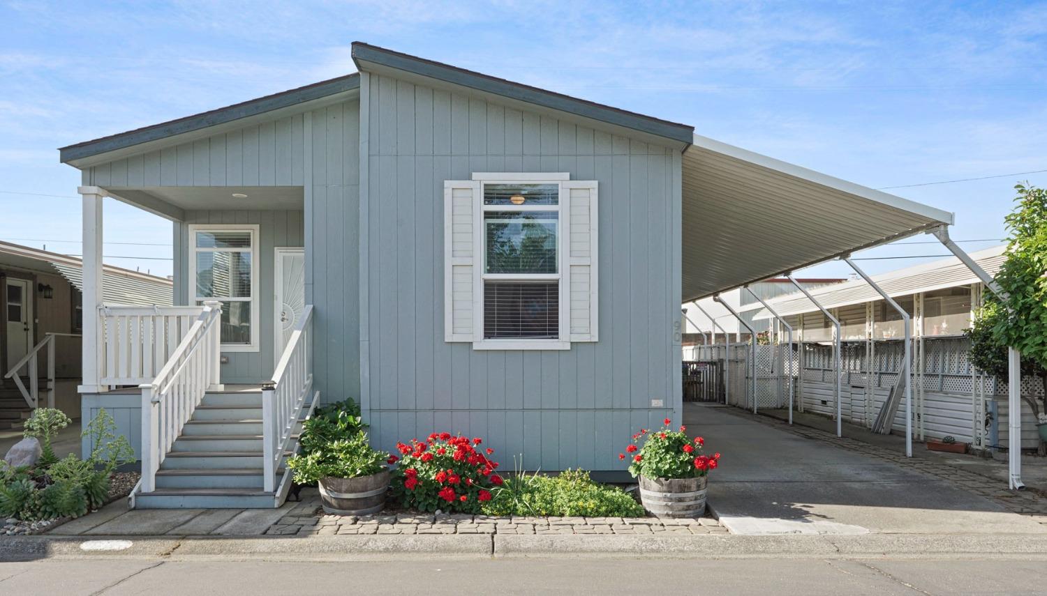 Detail Gallery Image 1 of 26 For 90 Buena Vista Dr, Lodi,  CA 95240 - 2 Beds | 2 Baths