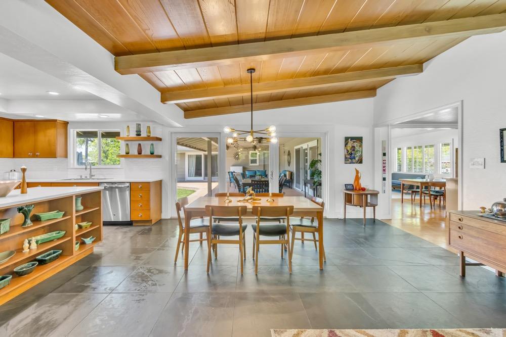 Detail Gallery Image 15 of 94 For 3250 Bonita Dr, Sacramento,  CA 95821 - 3 Beds | 3 Baths
