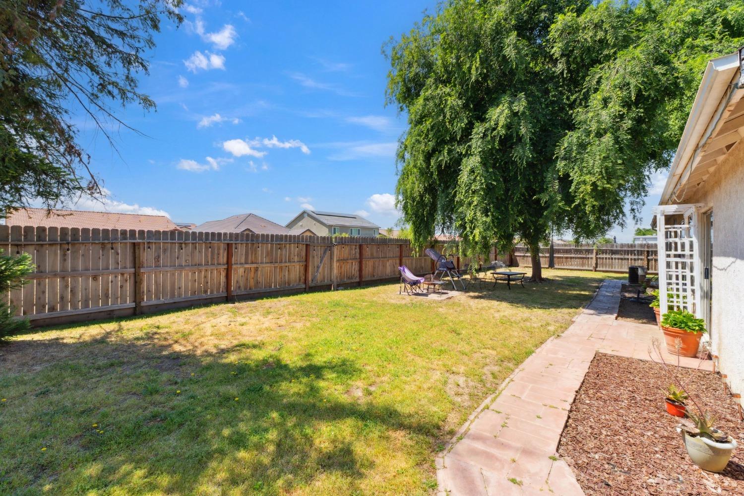 Detail Gallery Image 16 of 18 For 2932 Saginaw Ave, Clovis,  CA 93611 - 4 Beds | 2 Baths