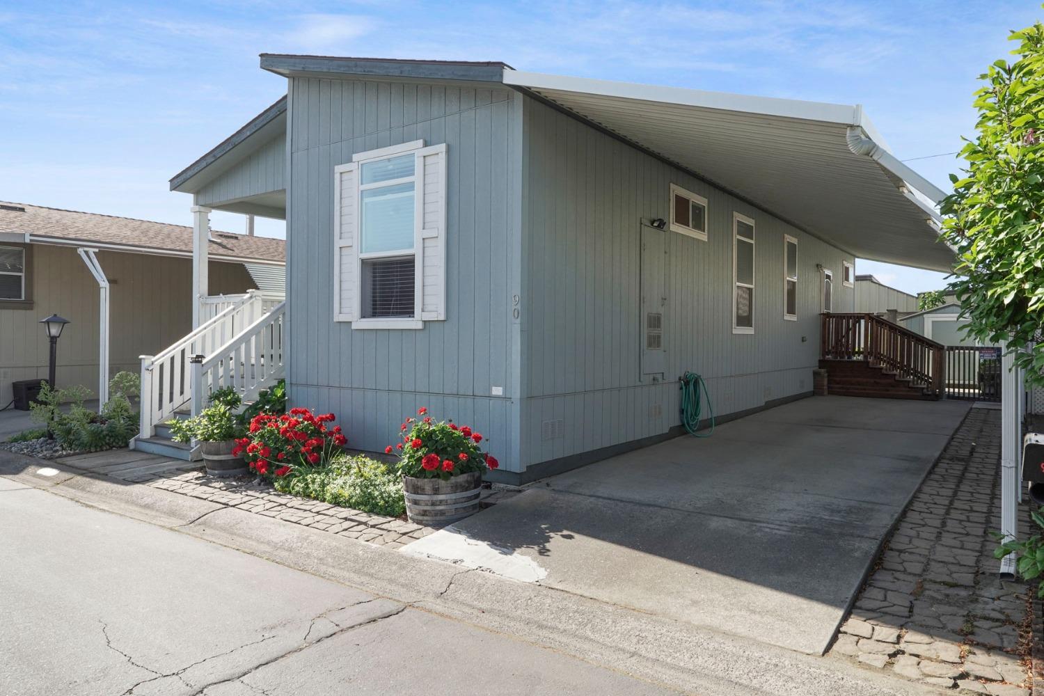 Detail Gallery Image 3 of 26 For 90 Buena Vista Dr, Lodi,  CA 95240 - 2 Beds | 2 Baths