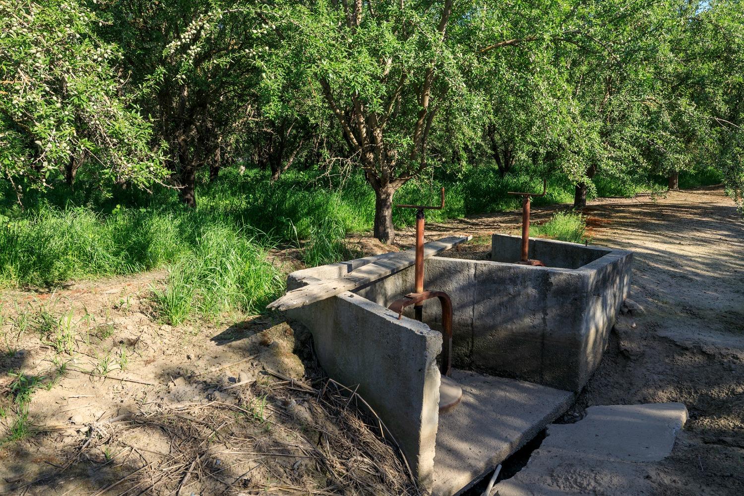 Yosemite Boulevard, Modesto, California image 30