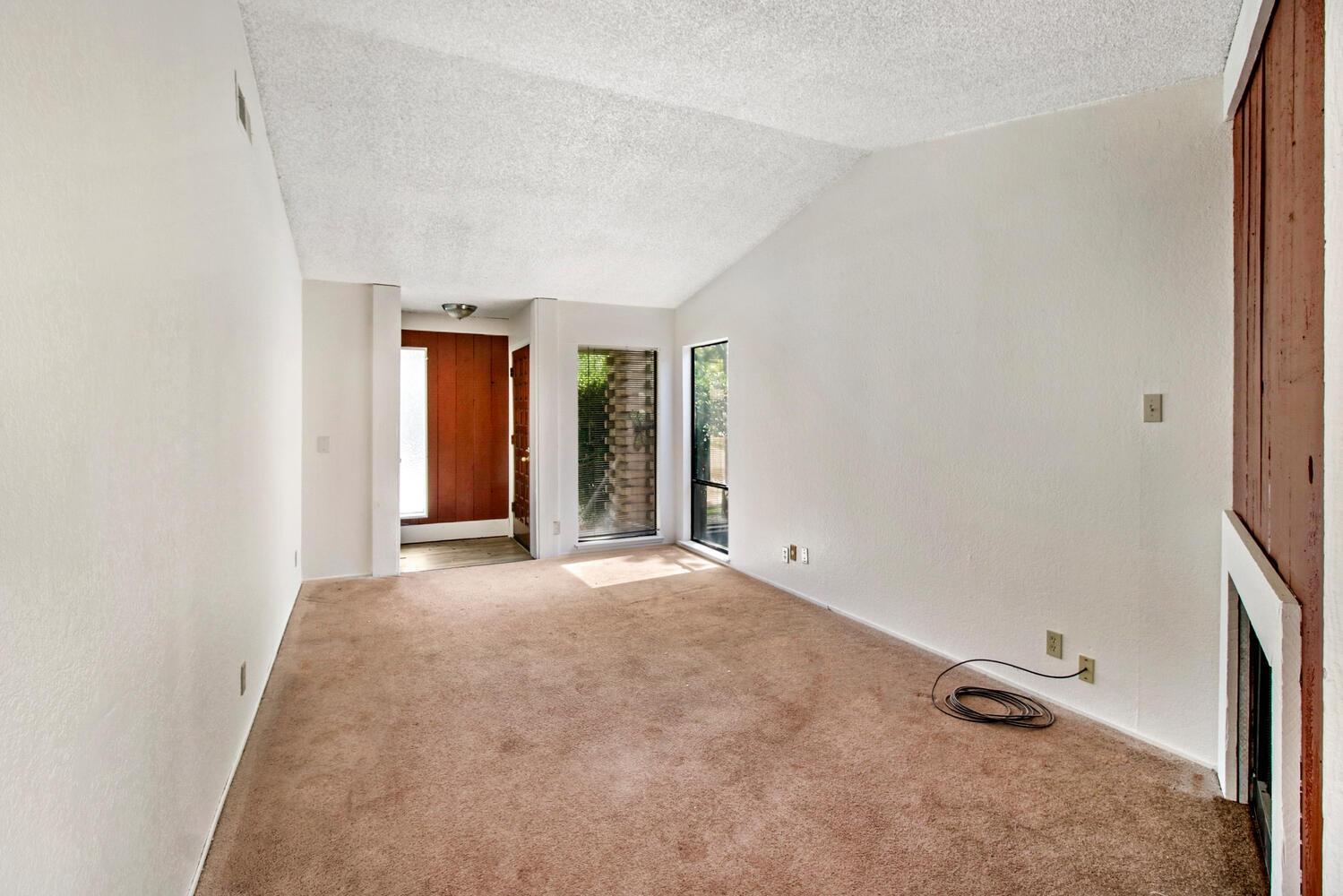 Detail Gallery Image 4 of 35 For 5521 Missie Way, Sacramento,  CA 95841 - – Beds | – Baths
