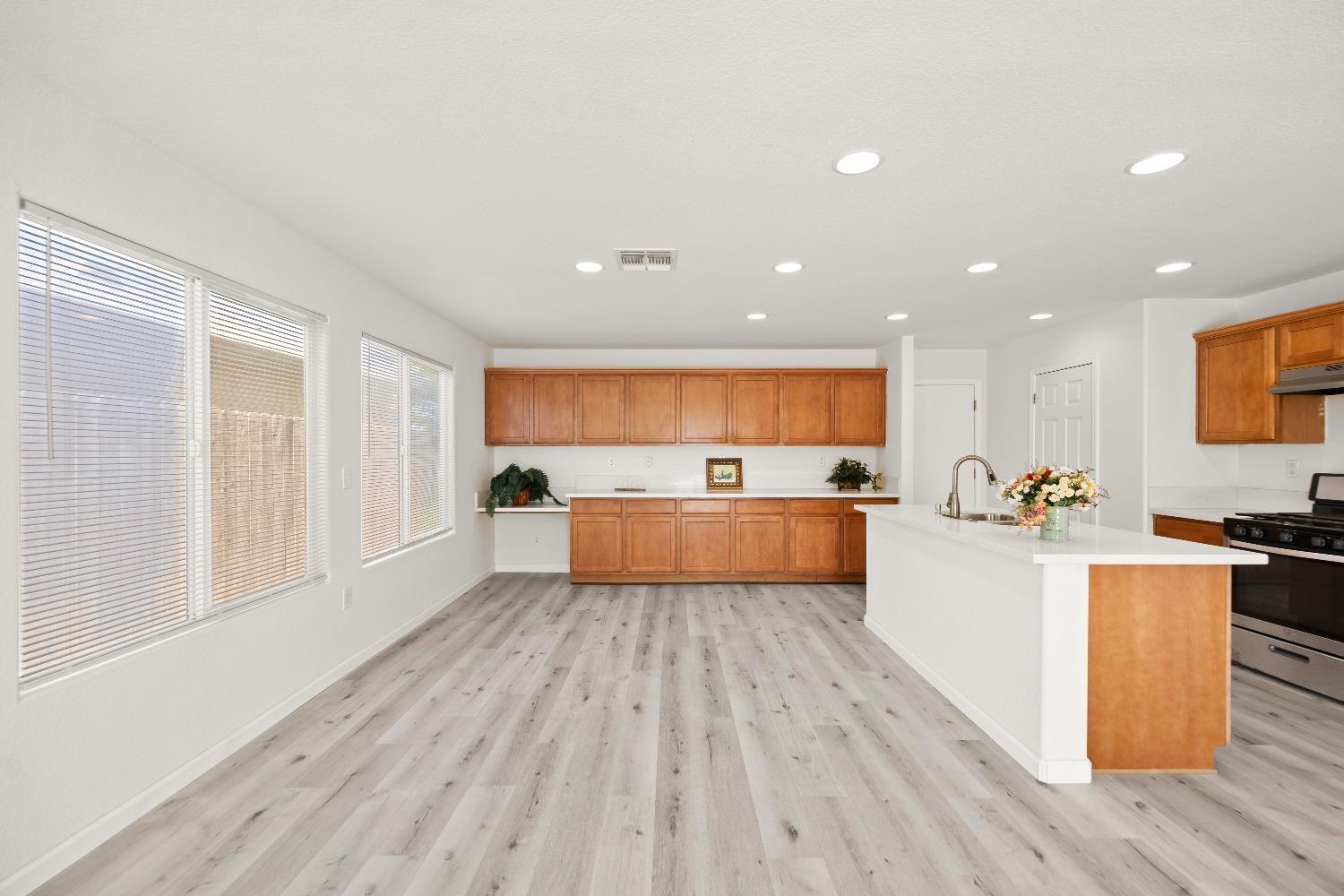 Detail Gallery Image 24 of 70 For 1530 Maryclair Dr, Olivehurst,  CA 95961 - 4 Beds | 2/1 Baths