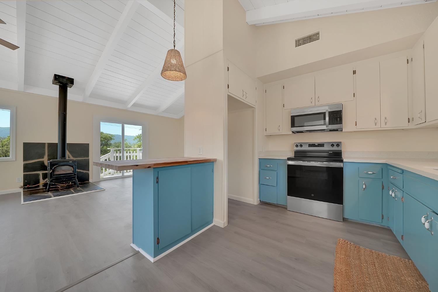 Detail Gallery Image 3 of 74 For 1518 E Oak Park Dr, San Andreas,  CA 95249 - 2 Beds | 2 Baths