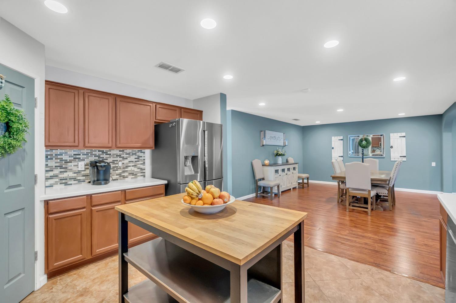 Detail Gallery Image 11 of 40 For 10961 Woolwich Way, Mather,  CA 95655 - 5 Beds | 3 Baths