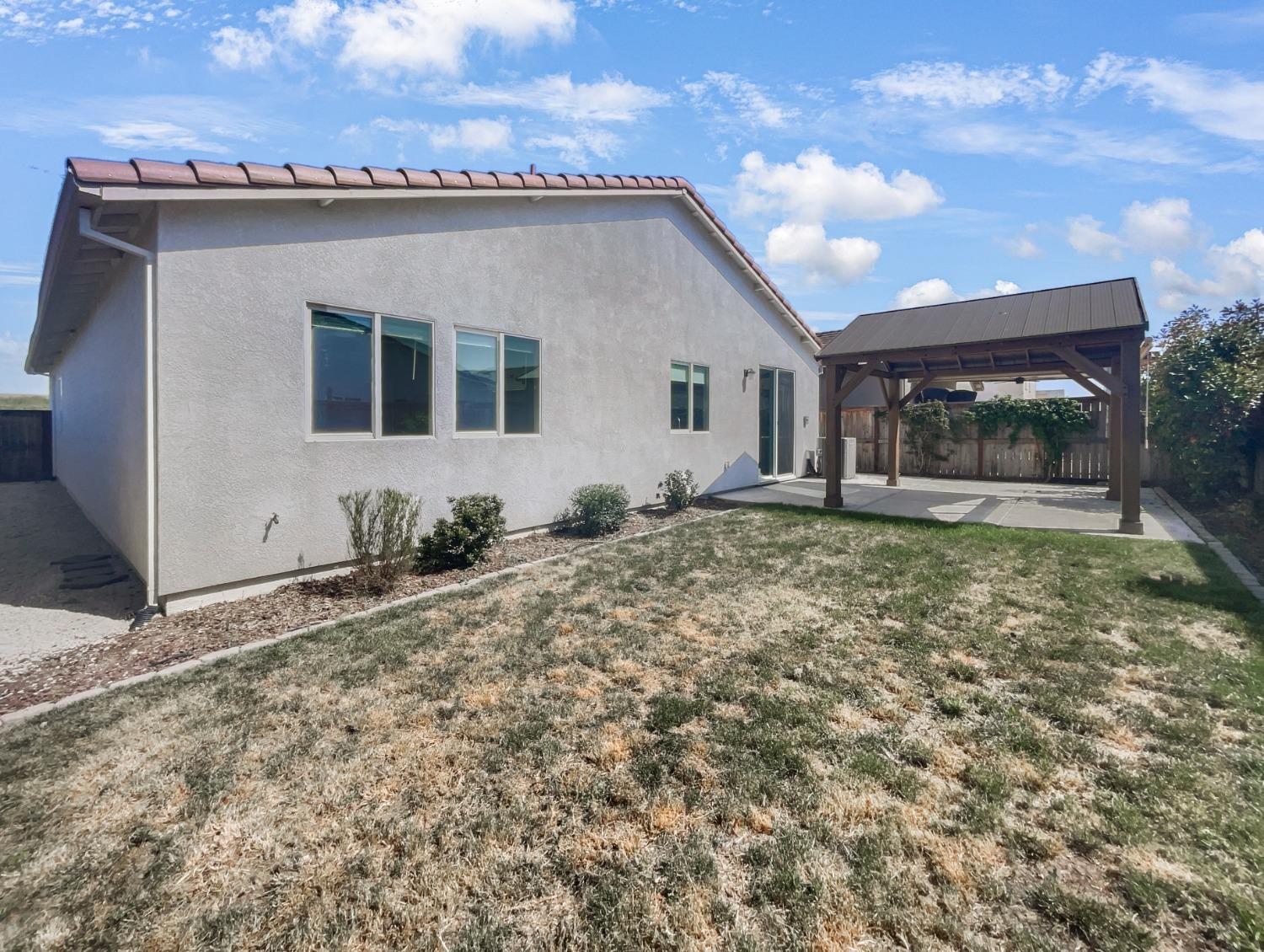 Detail Gallery Image 8 of 21 For 1314 Abrozo Way, Olivehurst,  CA 95961 - 4 Beds | 2 Baths