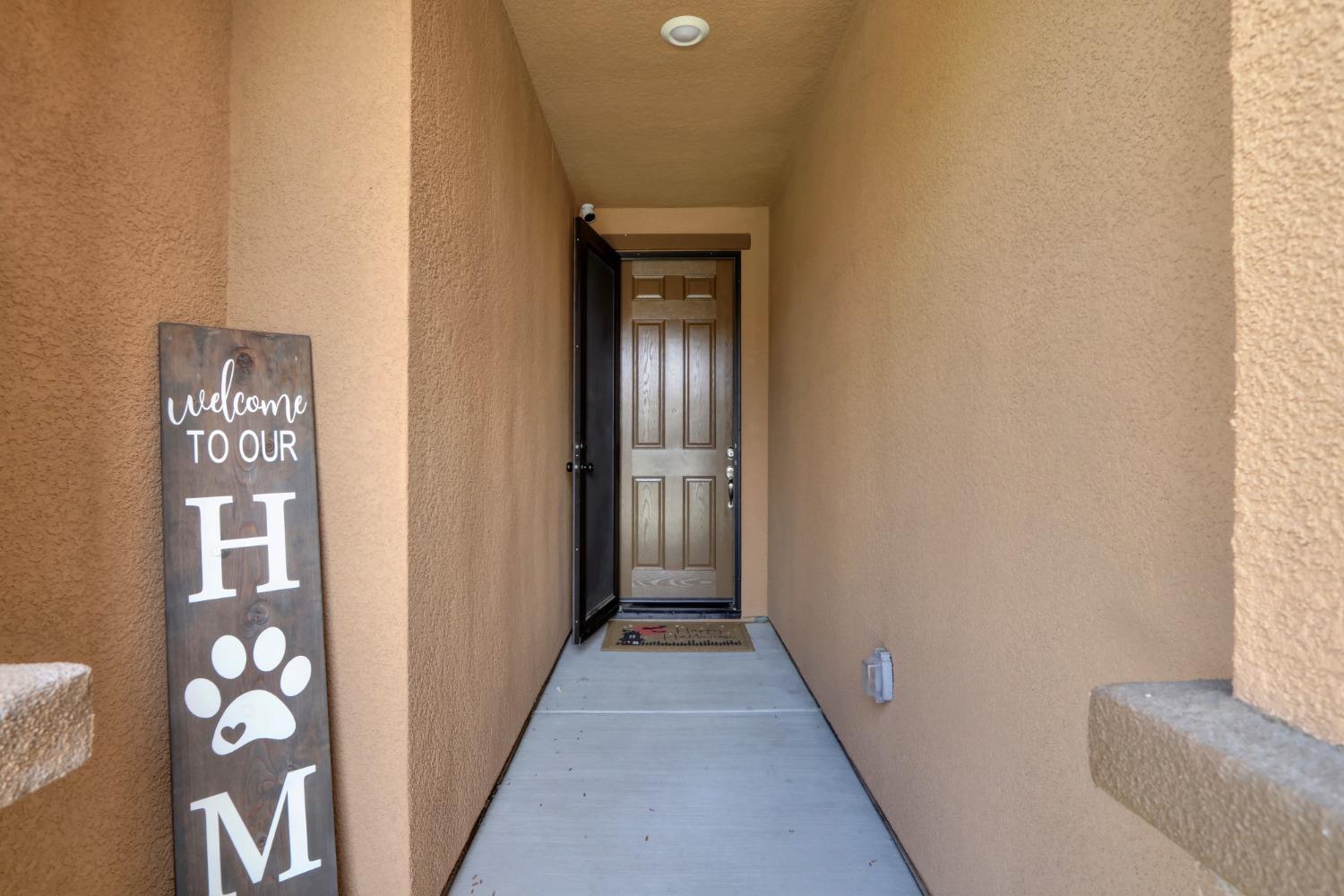 Detail Gallery Image 3 of 40 For 667 Crow Creek Dr, Galt,  CA 95632 - 4 Beds | 2 Baths
