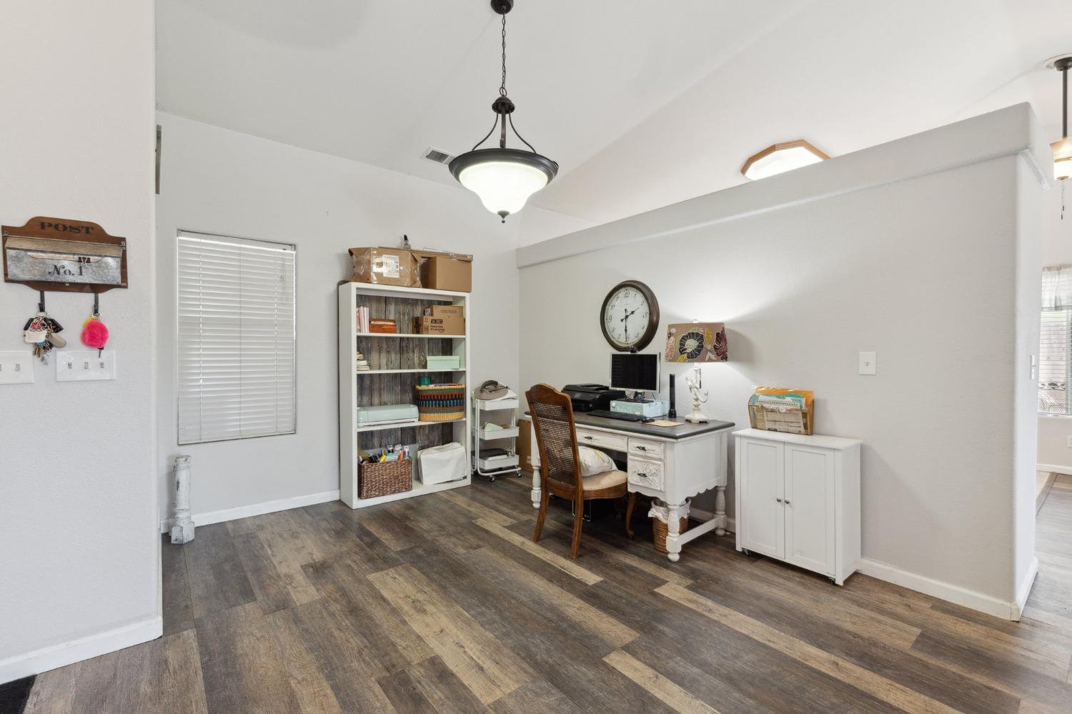 Detail Gallery Image 4 of 18 For 2932 Saginaw Ave, Clovis,  CA 93611 - 4 Beds | 2 Baths