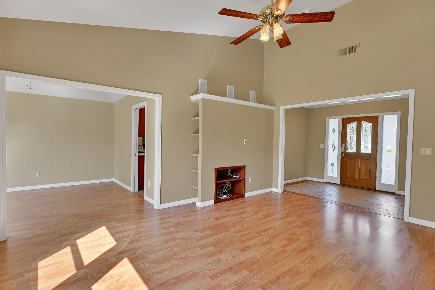 Detail Gallery Image 14 of 71 For 722 Mariner  Loop, Yuba City,  CA 95991 - 4 Beds | 2/1 Baths