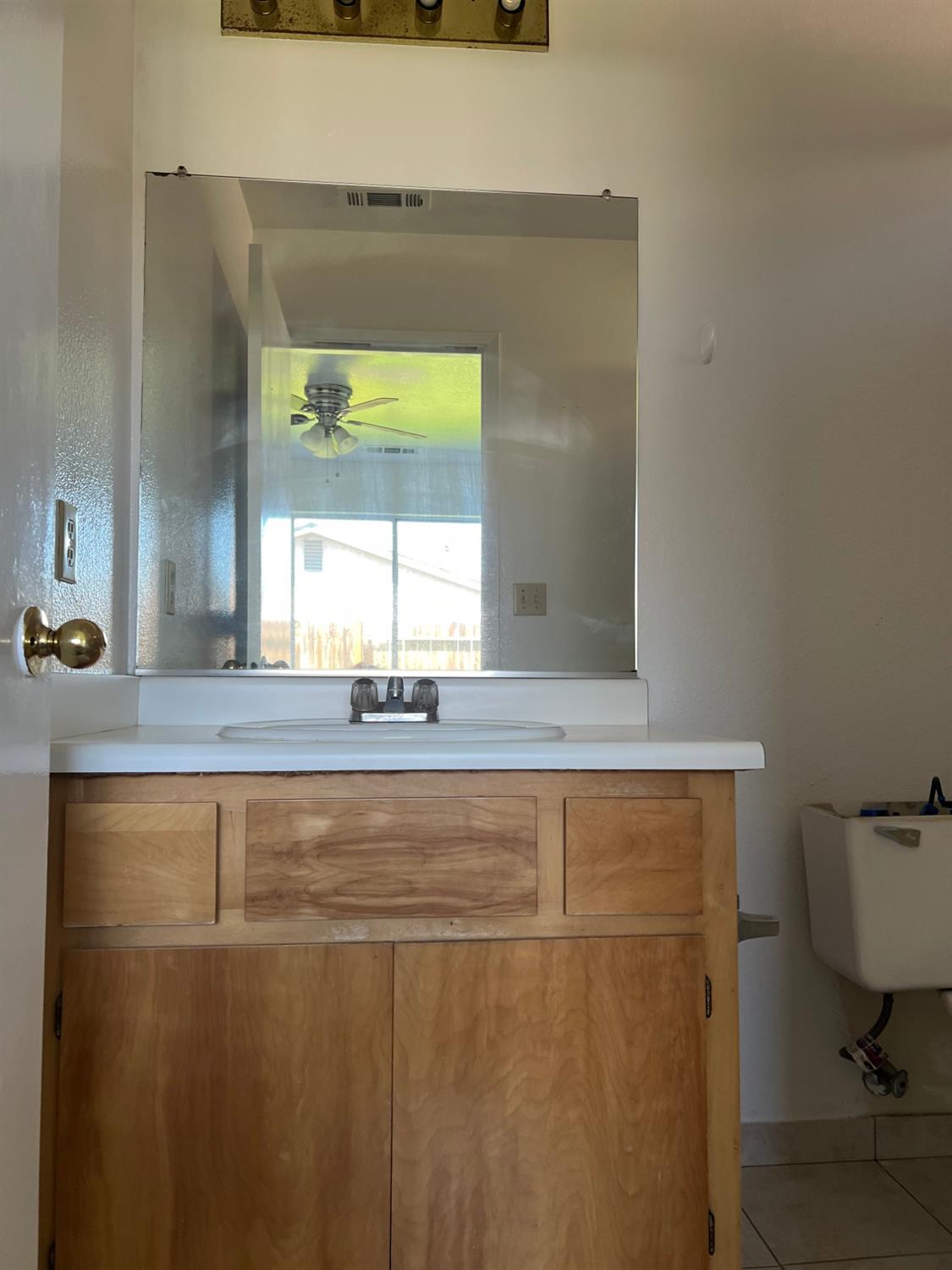 Detail Gallery Image 4 of 12 For 6072 Preakness Dr, Riverbank,  CA 95367 - 4 Beds | 2 Baths