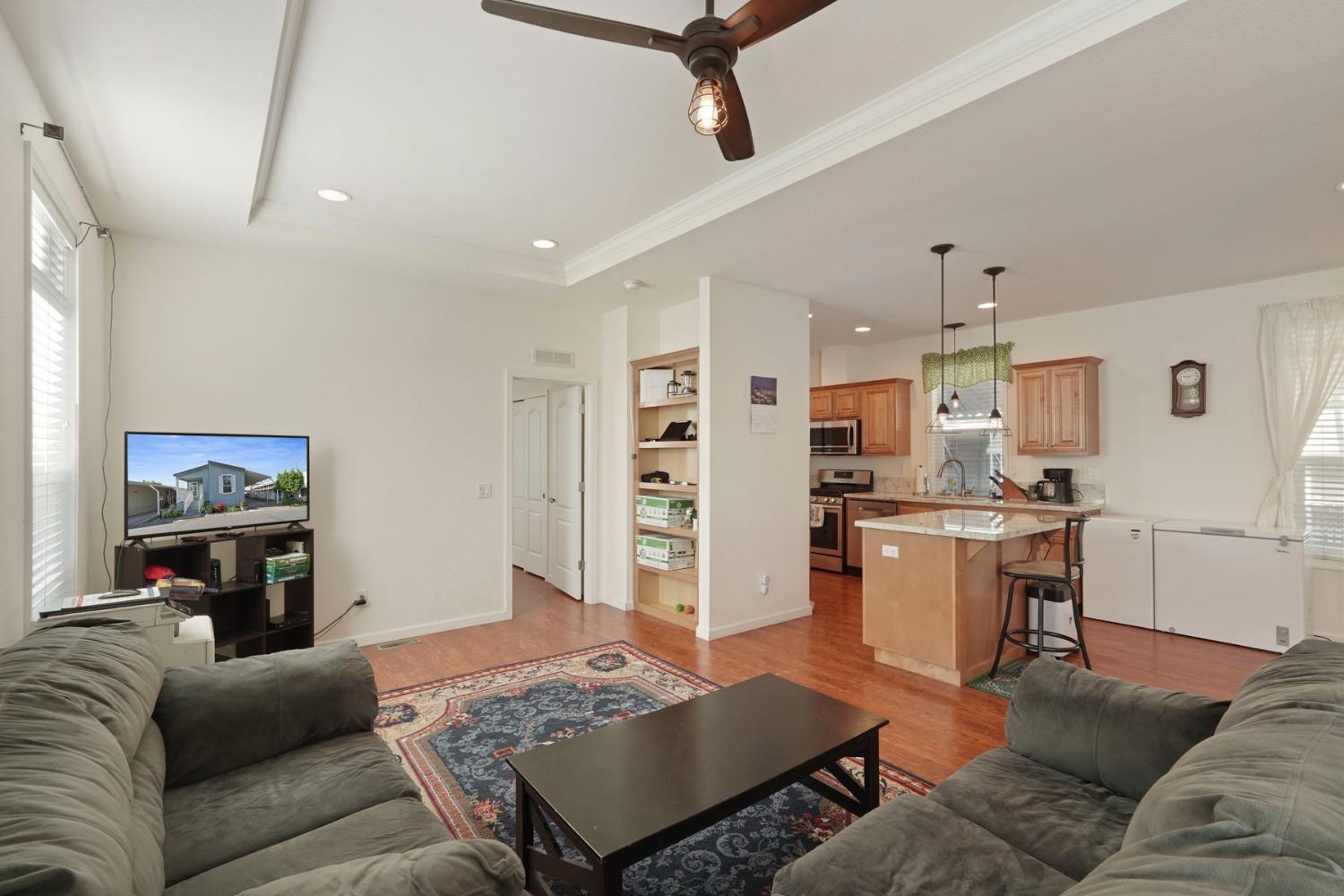 Detail Gallery Image 5 of 26 For 90 Buena Vista Dr, Lodi,  CA 95240 - 2 Beds | 2 Baths