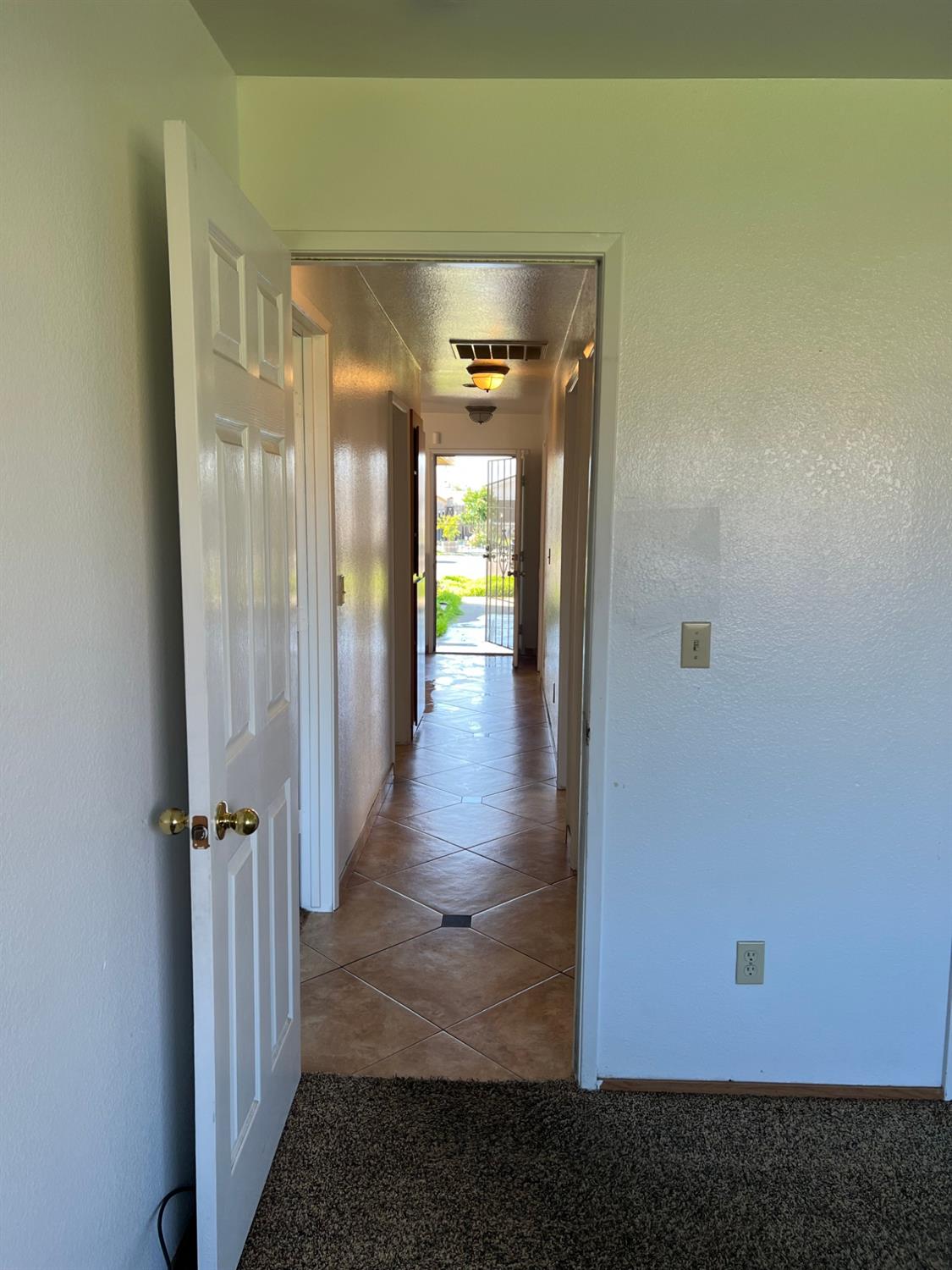 Detail Gallery Image 6 of 12 For 6072 Preakness Dr, Riverbank,  CA 95367 - 4 Beds | 2 Baths