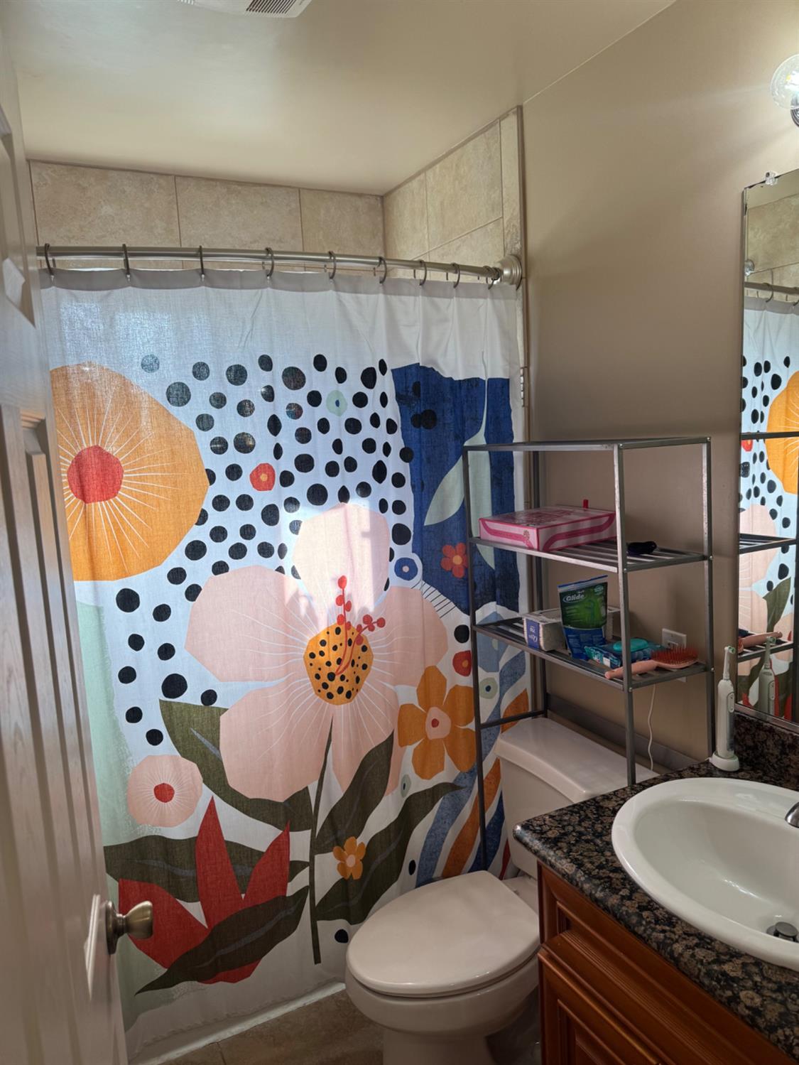 Detail Gallery Image 10 of 14 For 5221 71st, Sacramento,  CA 95820 - 3 Beds | 1 Baths