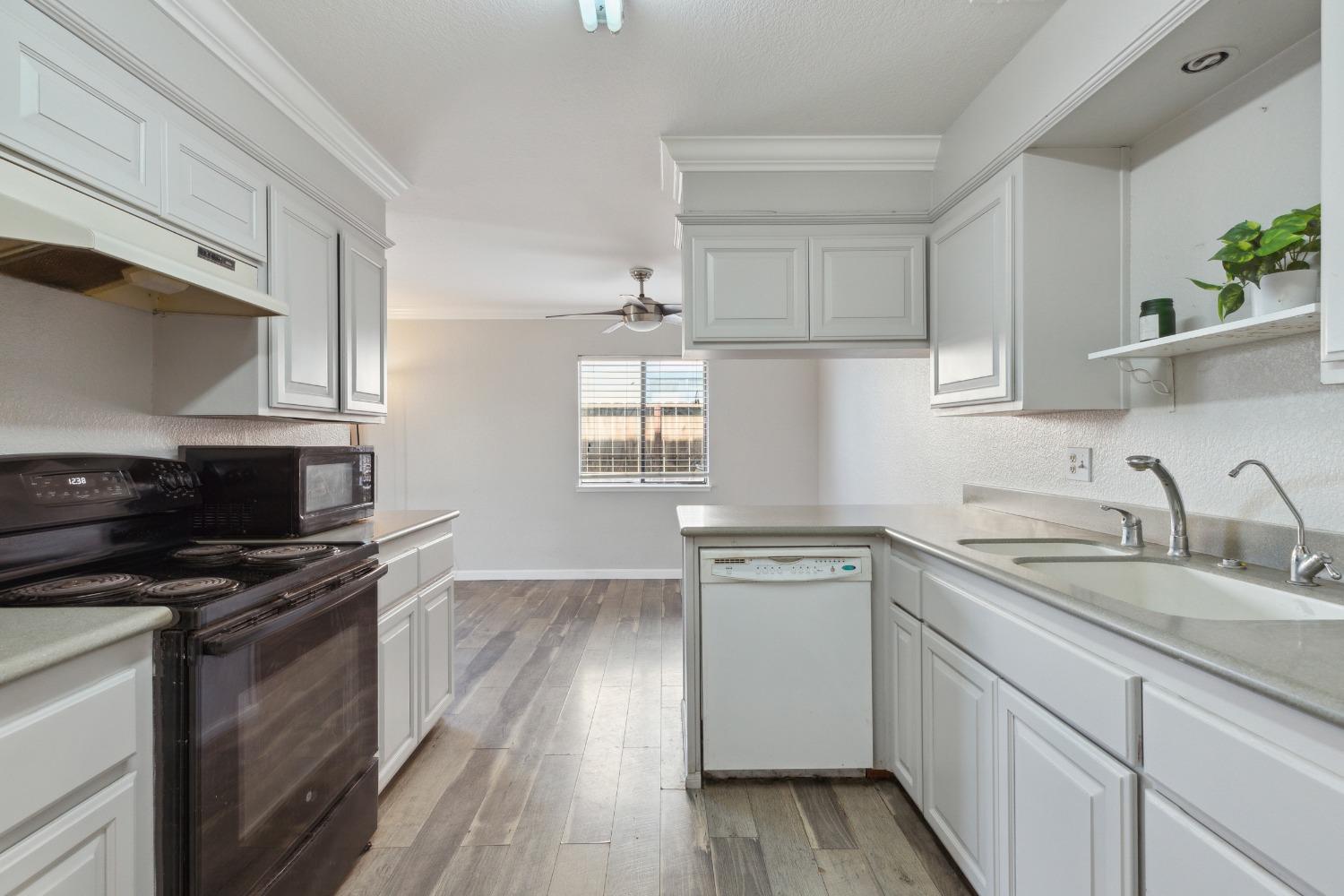 Detail Gallery Image 14 of 36 For 530 N Lincoln Ave, Manteca,  CA 95336 - 3 Beds | 2/1 Baths