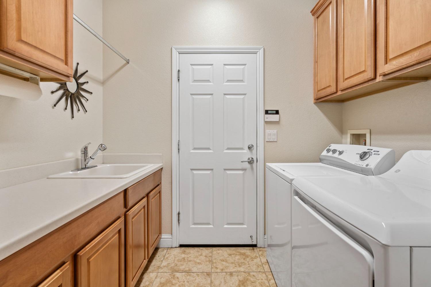 Detail Gallery Image 27 of 67 For 2337 Ashbrooke Ln, Manteca,  CA 95336 - 3 Beds | 2 Baths