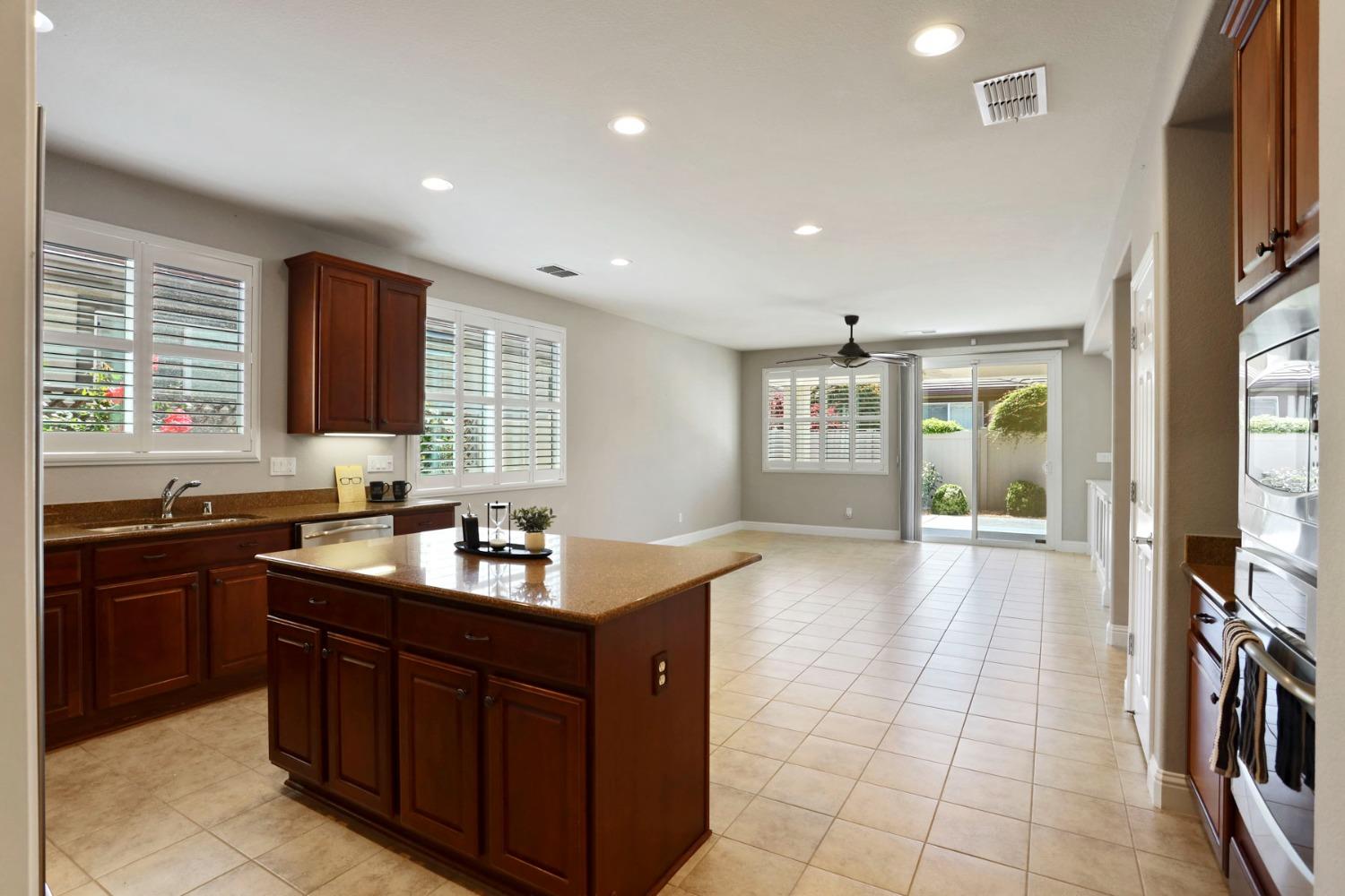 Detail Gallery Image 20 of 78 For 1736 Dogwood Glen Way, Manteca,  CA 95336 - 2 Beds | 2 Baths