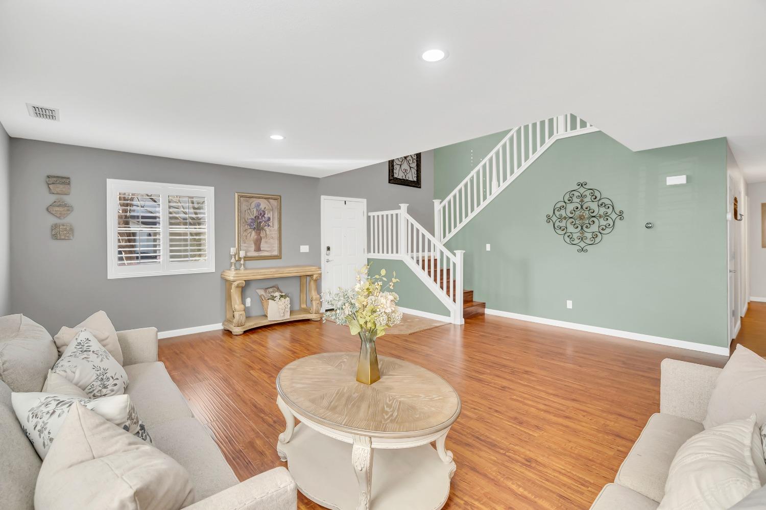 Detail Gallery Image 4 of 40 For 10961 Woolwich Way, Mather,  CA 95655 - 5 Beds | 3 Baths