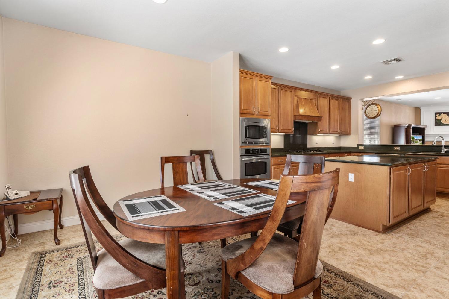 Detail Gallery Image 16 of 67 For 2337 Ashbrooke Ln, Manteca,  CA 95336 - 3 Beds | 2 Baths