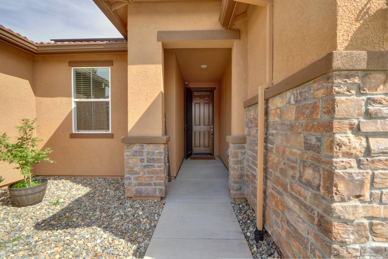 Detail Gallery Image 2 of 40 For 667 Crow Creek Dr, Galt,  CA 95632 - 4 Beds | 2 Baths
