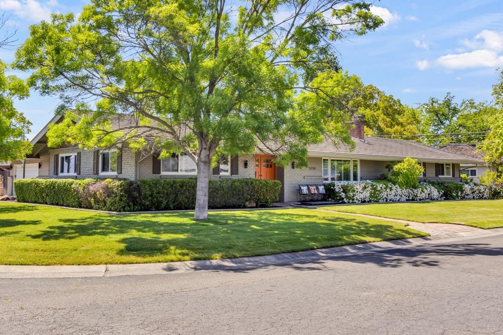 Detail Gallery Image 2 of 94 For 3250 Bonita Dr, Sacramento,  CA 95821 - 3 Beds | 3 Baths