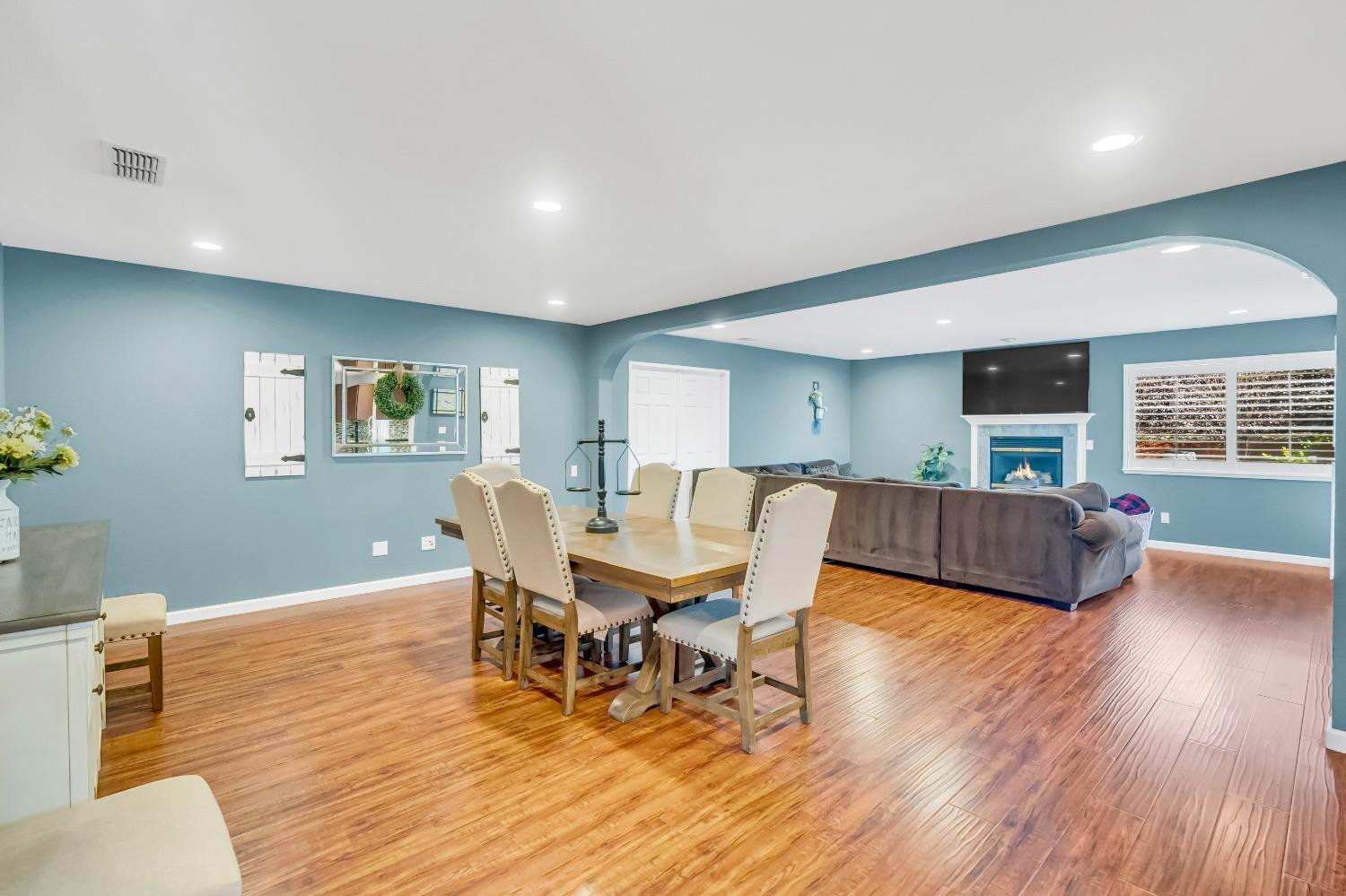 Detail Gallery Image 6 of 40 For 10961 Woolwich Way, Mather,  CA 95655 - 5 Beds | 3 Baths