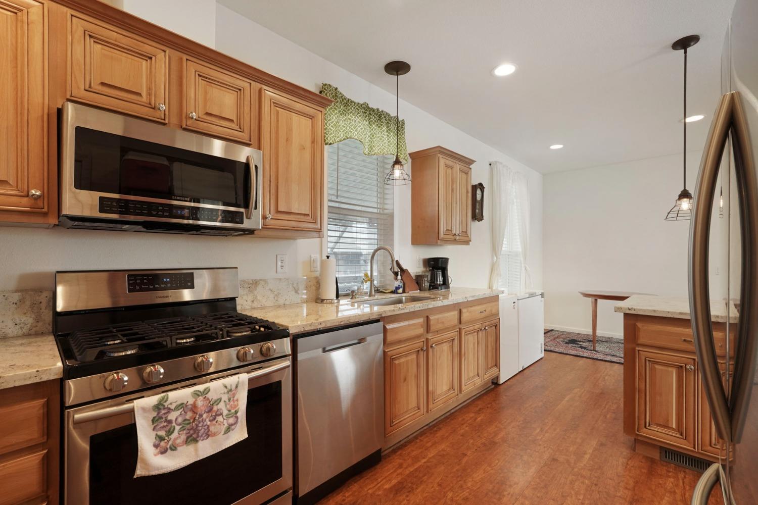 Detail Gallery Image 7 of 26 For 90 Buena Vista Dr, Lodi,  CA 95240 - 2 Beds | 2 Baths