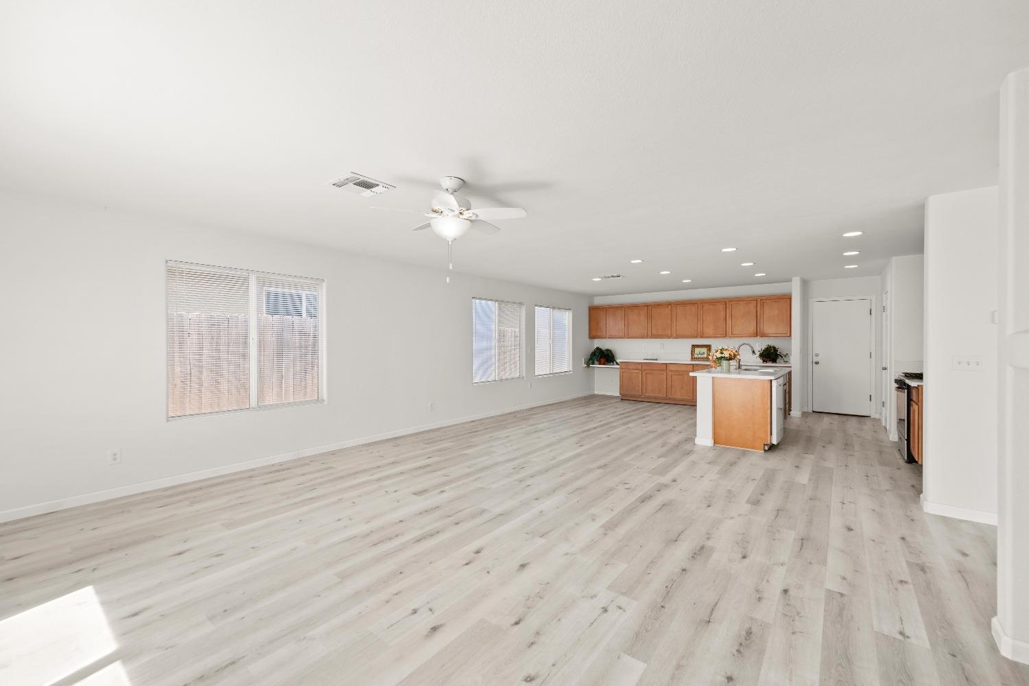 Detail Gallery Image 33 of 70 For 1530 Maryclair Dr, Olivehurst,  CA 95961 - 4 Beds | 2/1 Baths