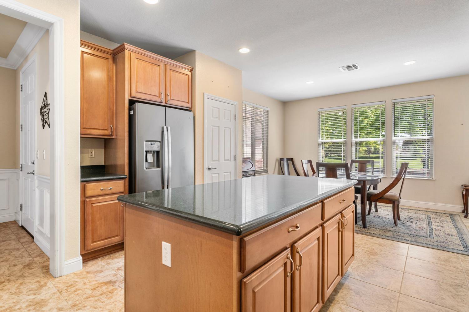 Detail Gallery Image 11 of 67 For 2337 Ashbrooke Ln, Manteca,  CA 95336 - 3 Beds | 2 Baths