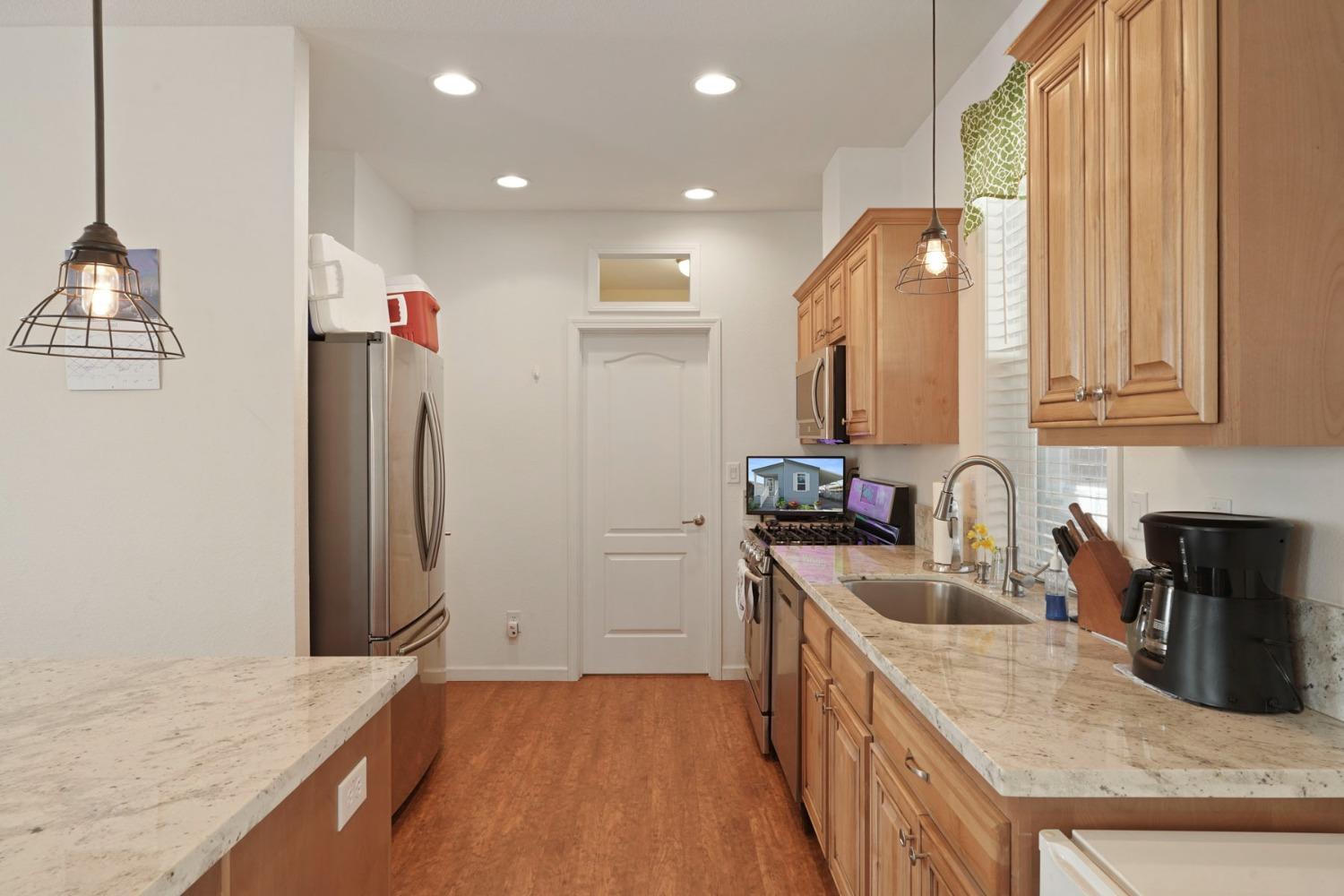 Detail Gallery Image 6 of 26 For 90 Buena Vista Dr, Lodi,  CA 95240 - 2 Beds | 2 Baths