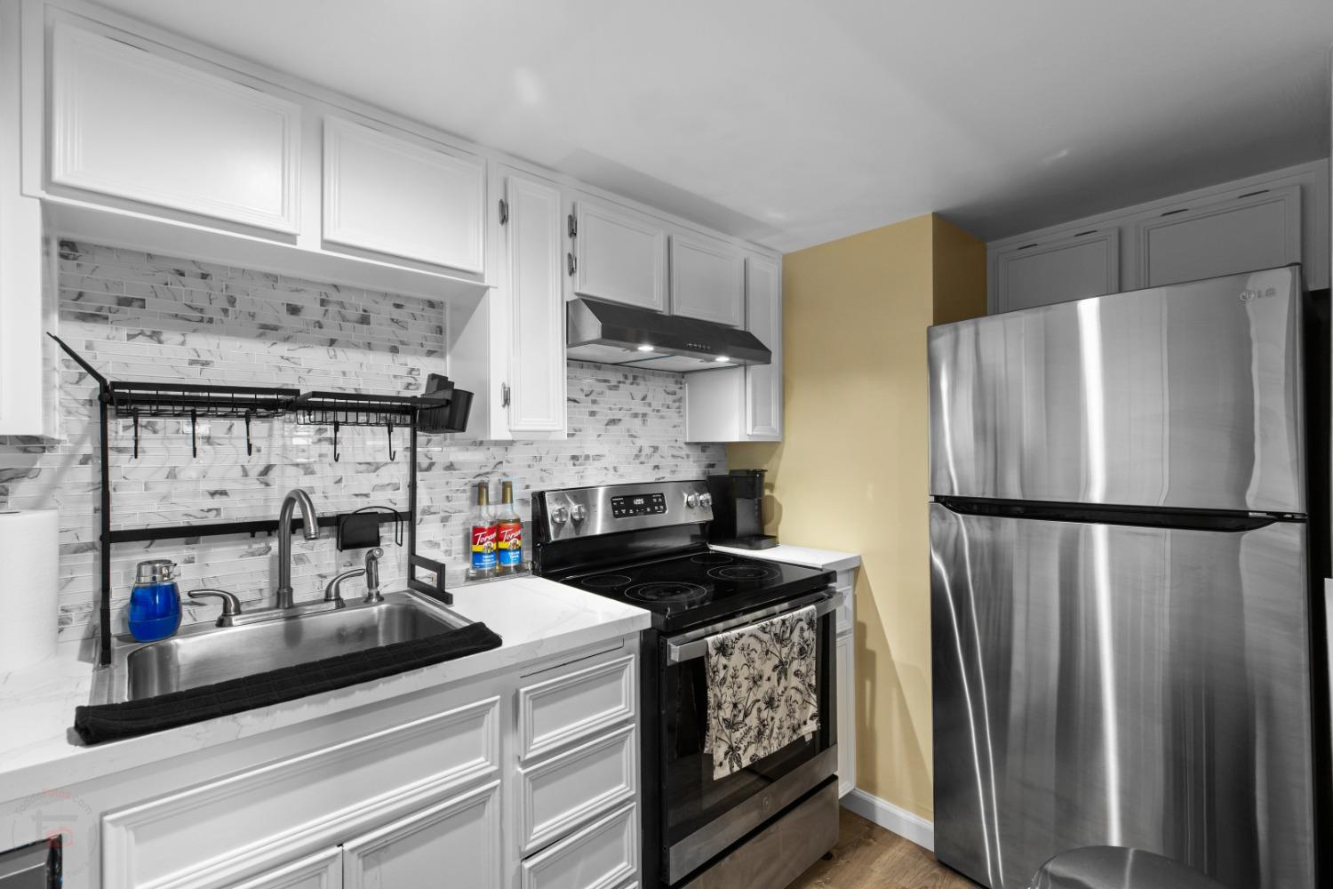 Detail Gallery Image 1 of 74 For 3701 Colonial Dr #23,  Modesto,  CA 95356 - 1 Beds | 1 Baths