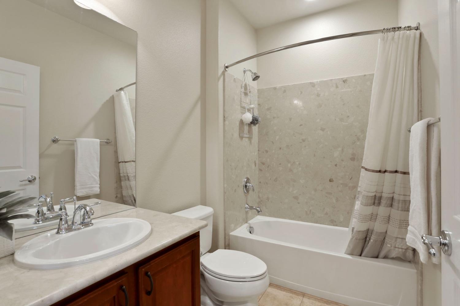 Detail Gallery Image 14 of 78 For 1736 Dogwood Glen Way, Manteca,  CA 95336 - 2 Beds | 2 Baths