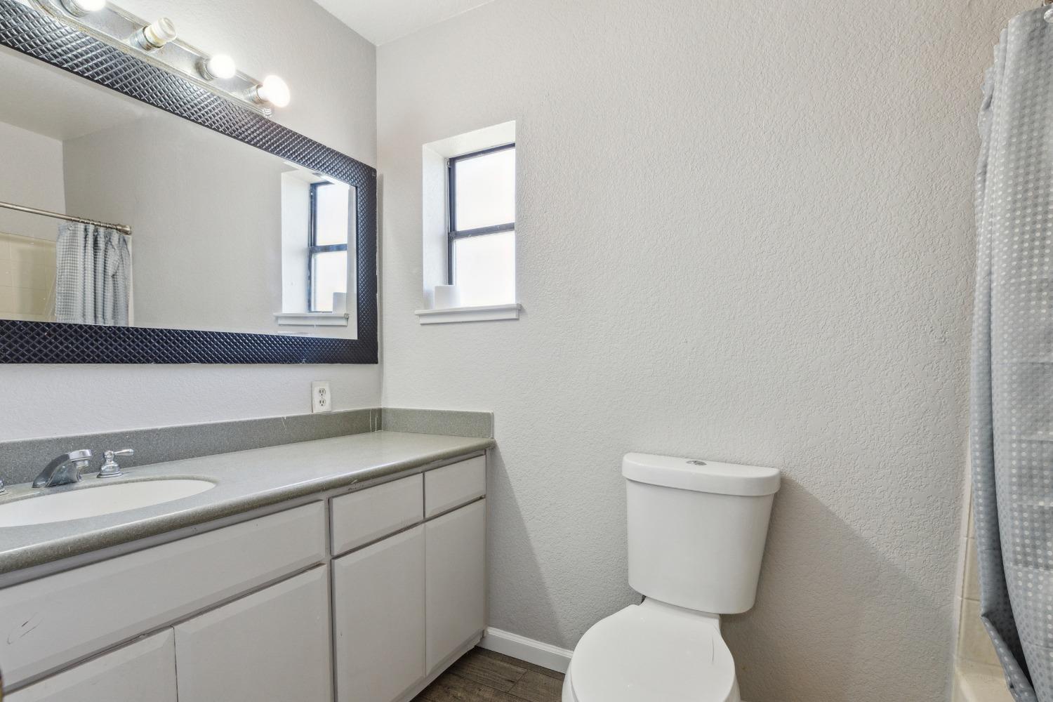 Detail Gallery Image 21 of 36 For 530 N Lincoln Ave, Manteca,  CA 95336 - 3 Beds | 2/1 Baths