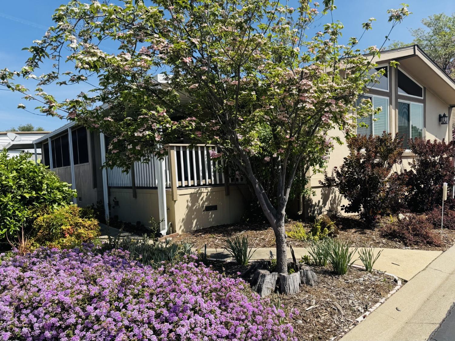 Detail Gallery Image 1 of 1 For 369 Willowood Way, Folsom,  CA 95630 - 2 Beds | 2 Baths