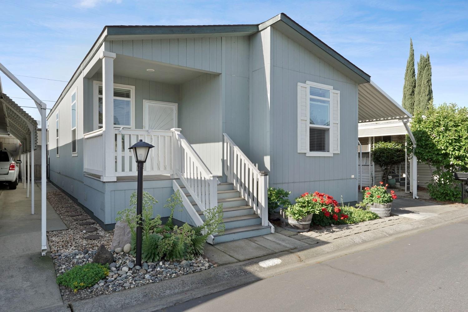 Detail Gallery Image 2 of 26 For 90 Buena Vista Dr, Lodi,  CA 95240 - 2 Beds | 2 Baths