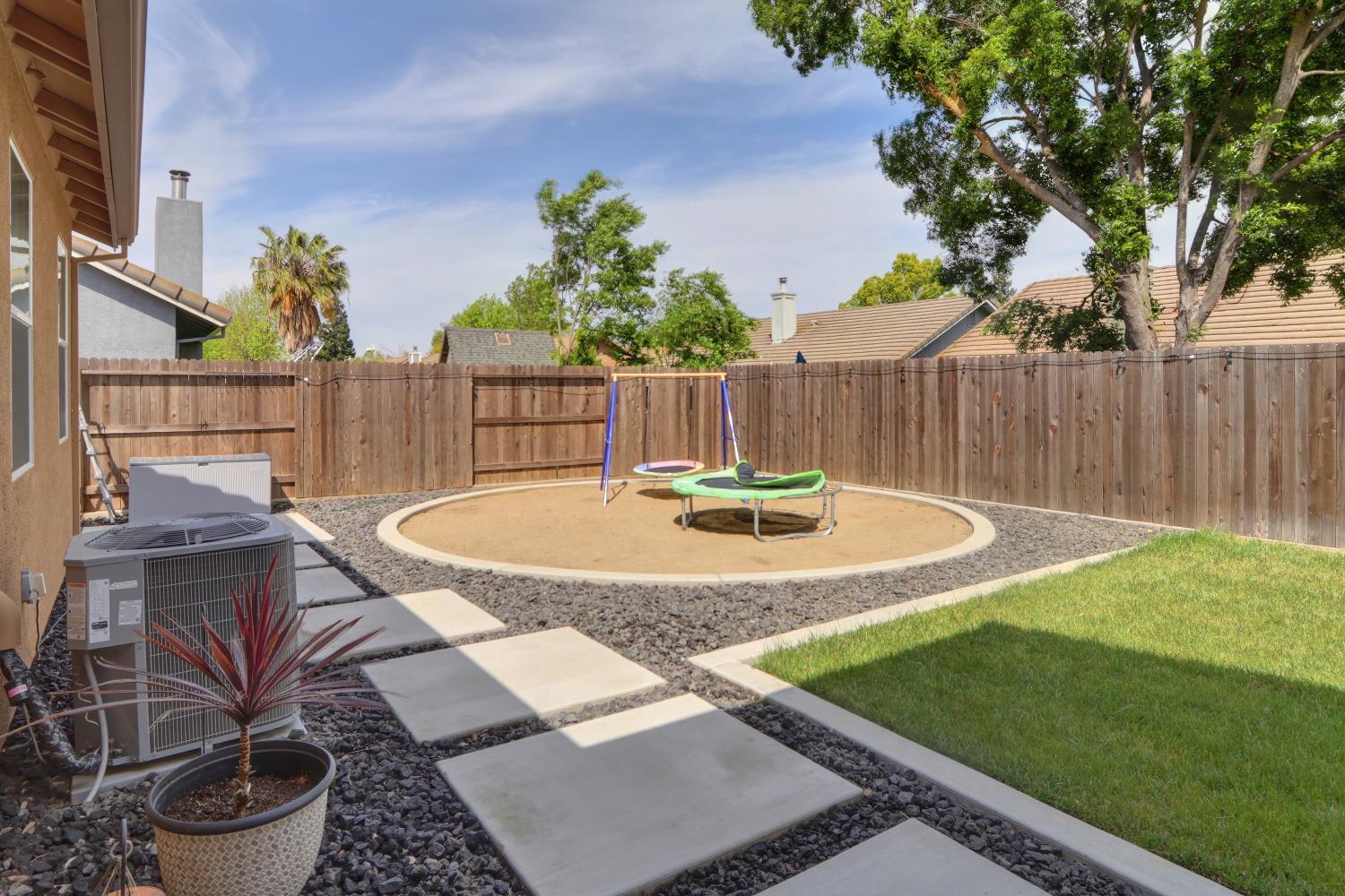 Detail Gallery Image 30 of 40 For 667 Crow Creek Dr, Galt,  CA 95632 - 4 Beds | 2 Baths