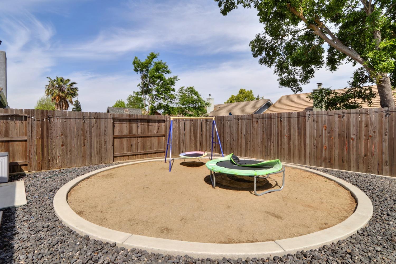 Detail Gallery Image 31 of 40 For 667 Crow Creek Dr, Galt,  CA 95632 - 4 Beds | 2 Baths