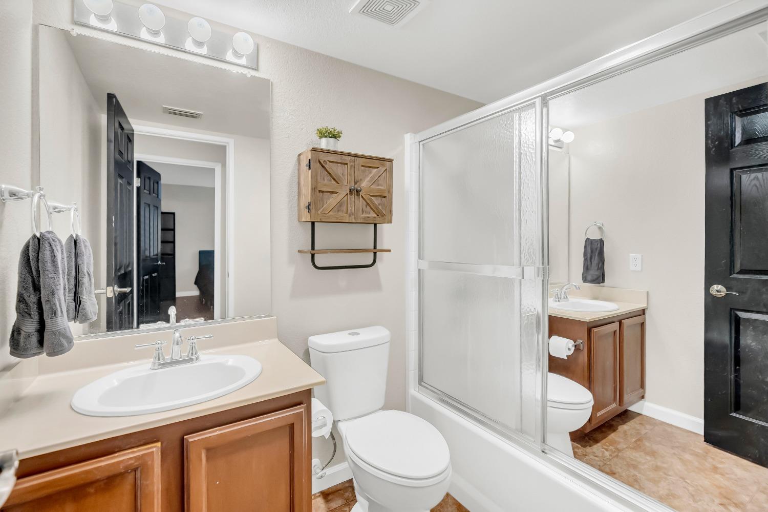 Detail Gallery Image 17 of 40 For 10961 Woolwich Way, Mather,  CA 95655 - 5 Beds | 3 Baths