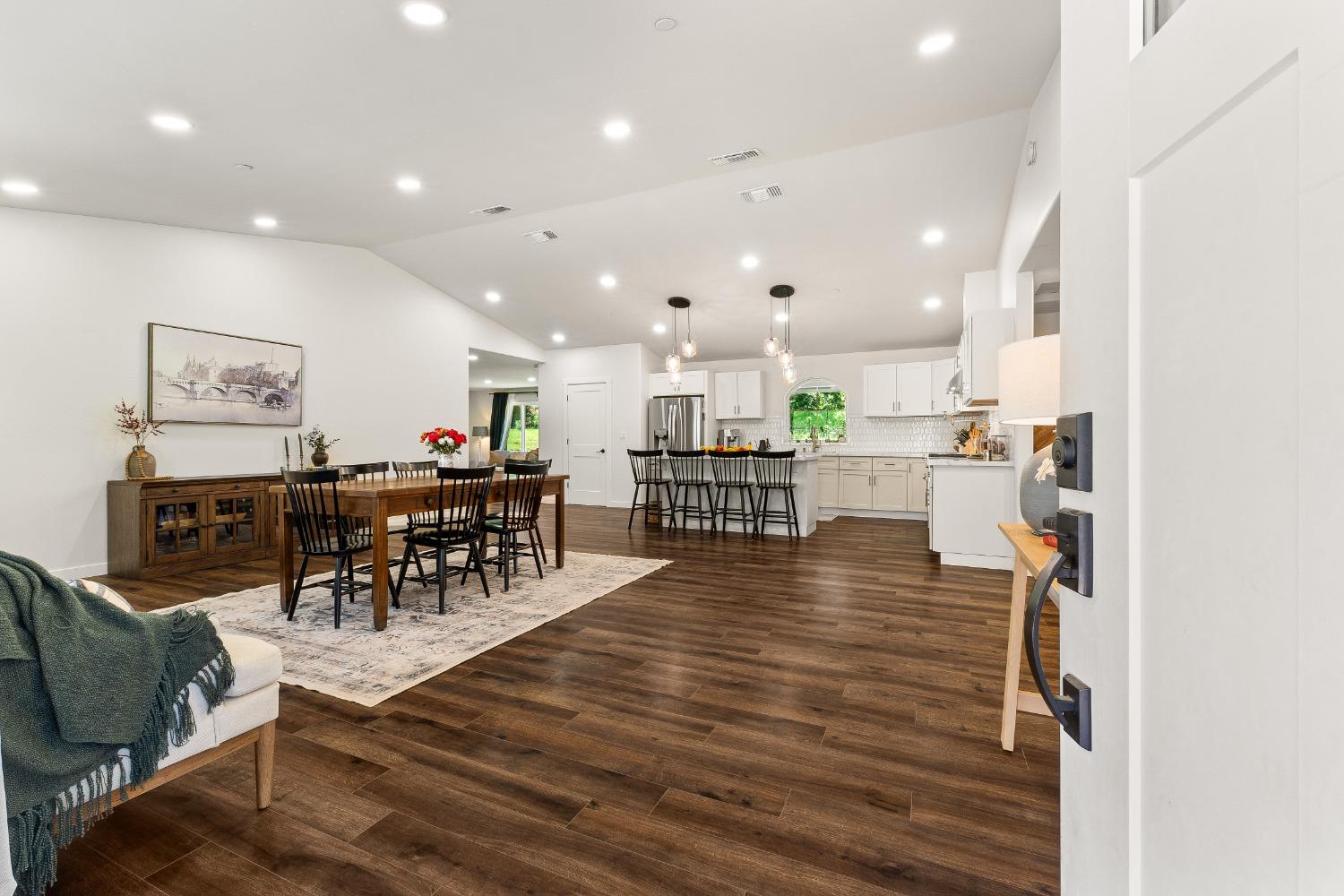 Detail Gallery Image 6 of 47 For 4046 Empire Creek Cir, Georgetown,  CA 95634 - 3 Beds | 2 Baths