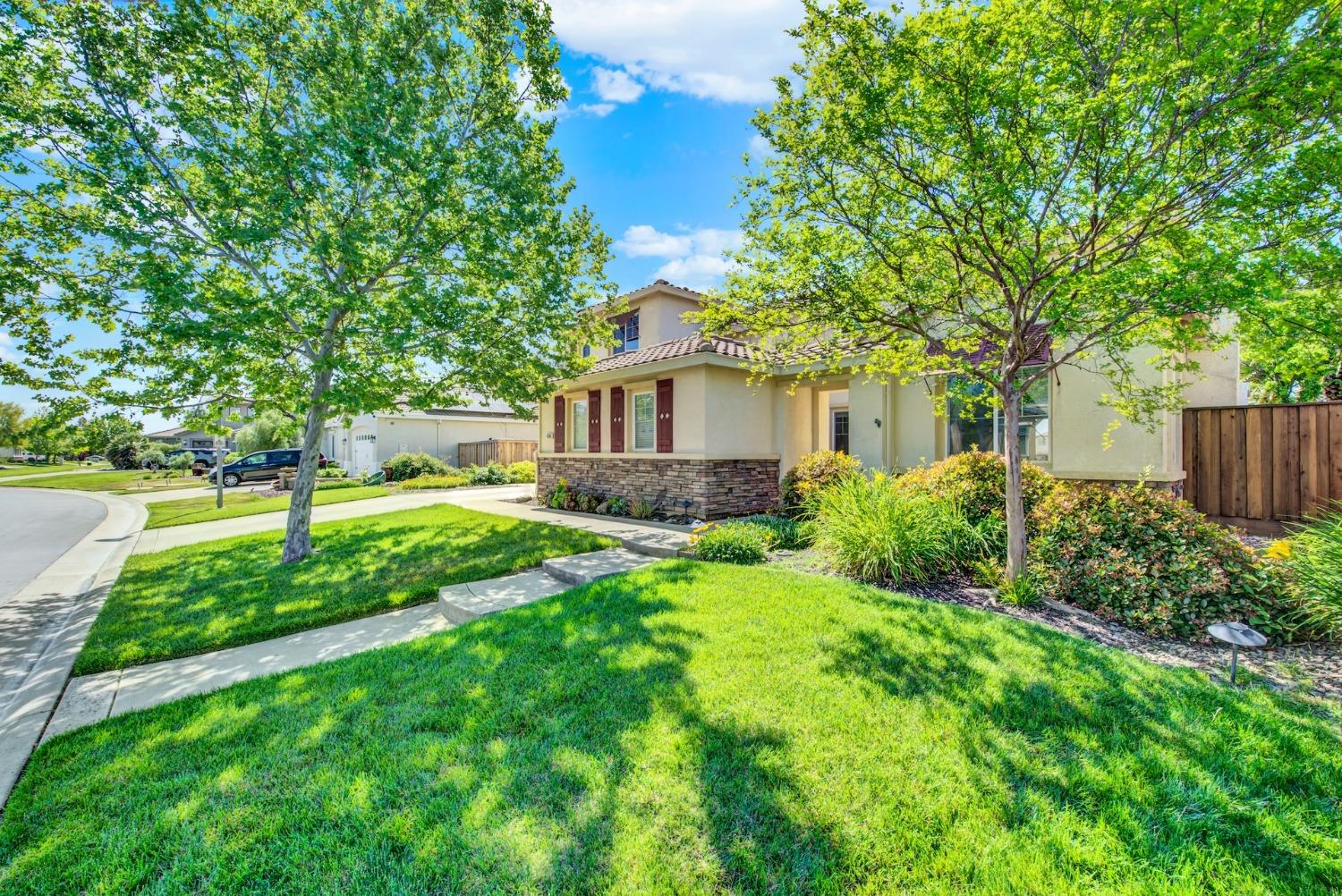 Detail Gallery Image 2 of 82 For 33565 Wildwing Dr, Woodland,  CA 95695 - 4 Beds | 2/1 Baths